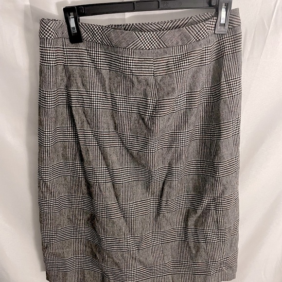 3 for 25!🌻 Banana Republic Glen Plaid Button Skirt 🌻 - Picture 7 of 7